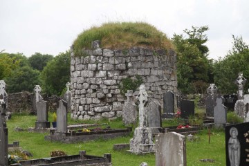 Kilnaboy Church, Ruins of a round tower.