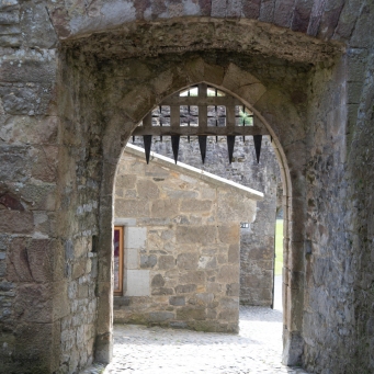 Original porticulis gate at Cahir Castle